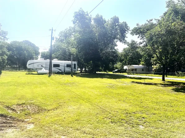 143 Arapaho Dr, Gordonville, TX 76245