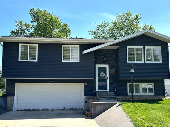 138 Lakeview Dr, Wataga, IL 61488