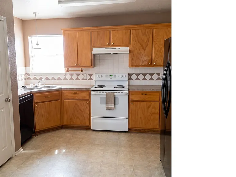 306 Sumac Trl — Photo 4