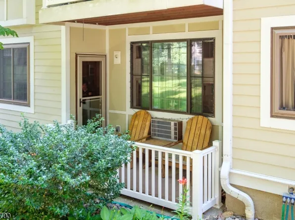 20 Foxwood Dr #A, Morris Plains Boro, NJ 07950