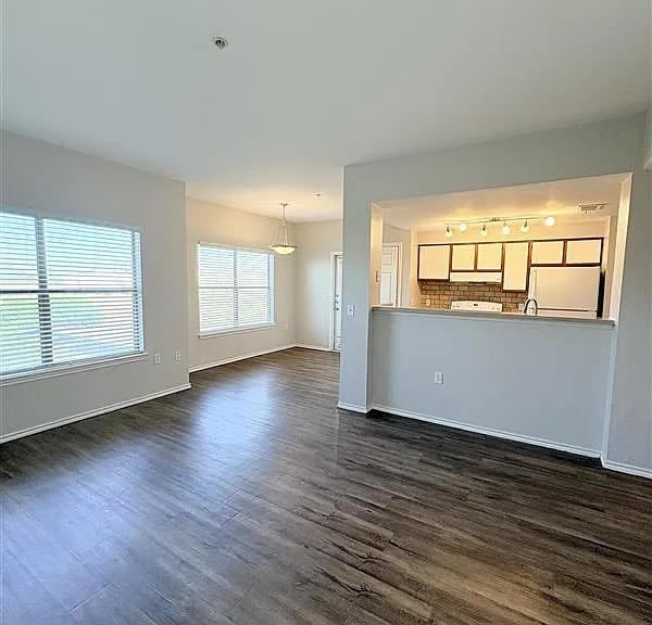 San Pedro Apartments — Photo 31