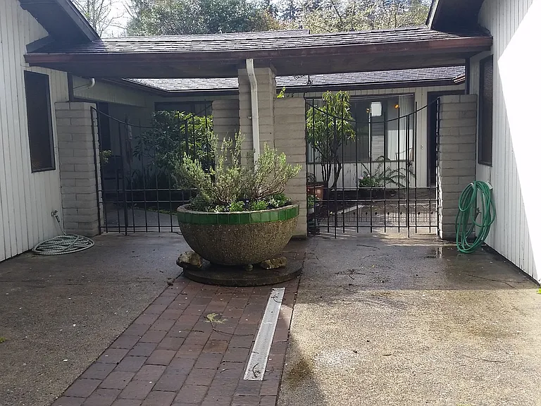 1255 Anderson Ave — Photo 4