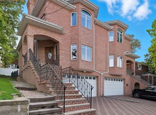 448 9th St #A, Palisades Park, NJ 07650