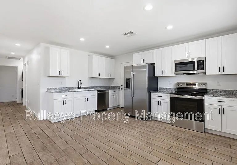 428 S 97th Pl — Photo 7