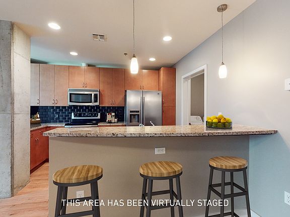 3rd image of 301 Demonbreun St Unit 810