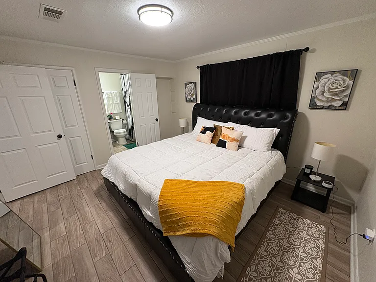 207 Decelle St #D2 — Photo 8