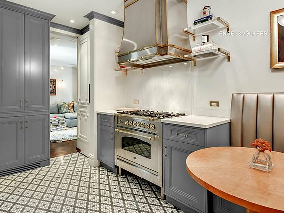 2nd image of 139 E 66th St APT 4