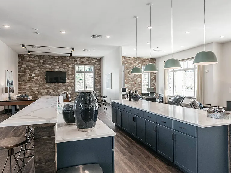 Village at Westland Cove Apartments — Photo 35