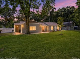423 East Rd, Holly, MI 48442