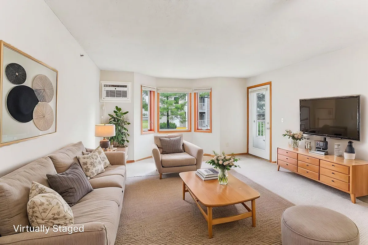 Building Photo - 2300 Ridge Dr #2350