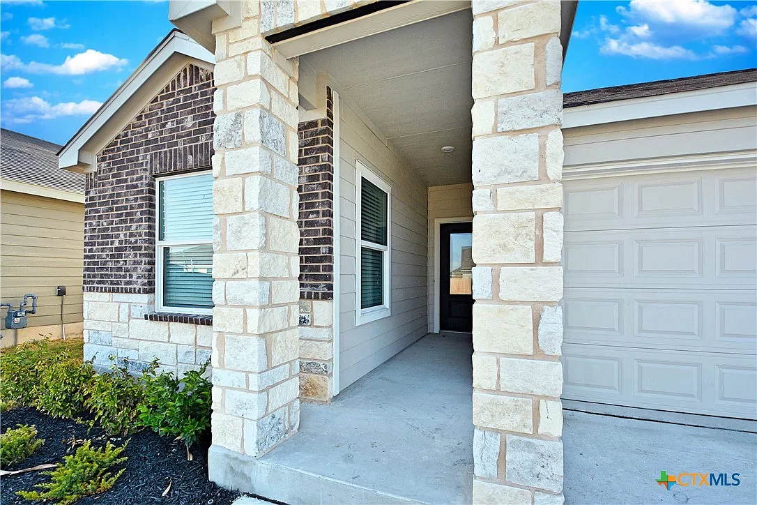 3 bed, 2.0 bath, 1459 sqft, $1,950 — Photo 1
