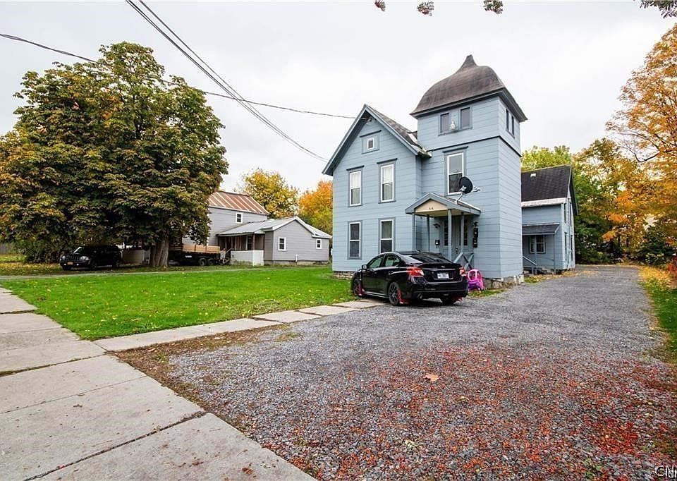 1st image of 616 Bronson St