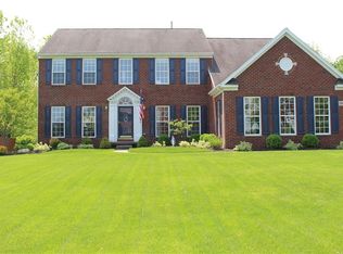 384 Stonehenge Dr, Orchard Park, NY 14127