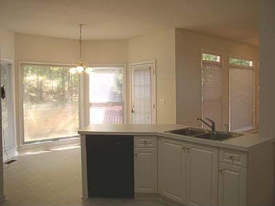 5th image of 679 Laurel Wood Dr