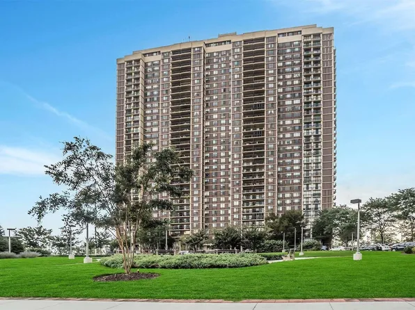 27010 Grand Central Parkway #3R, Floral Park, NY 11005