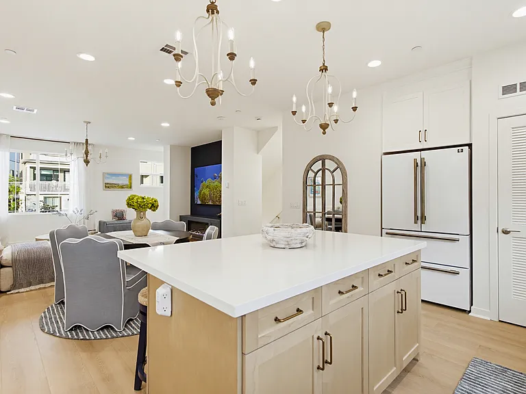 2528 Delphinium Ln — Photo 24