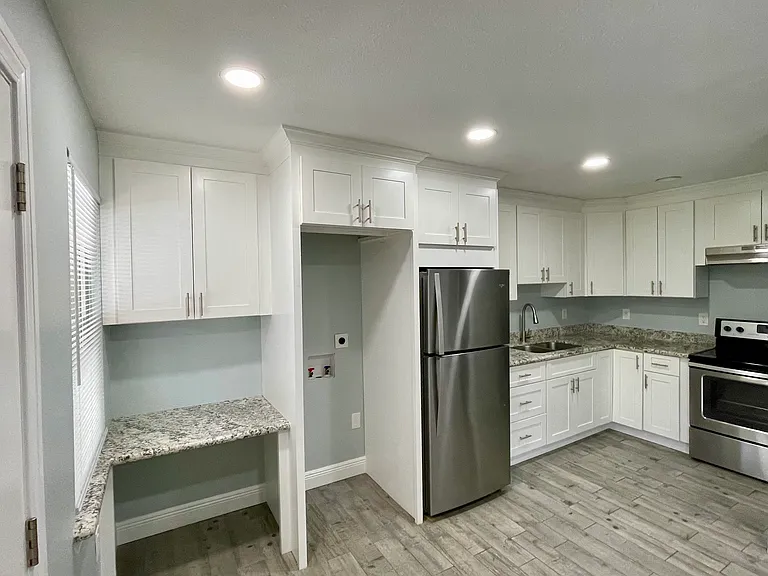 242 Edison St — Photo 5