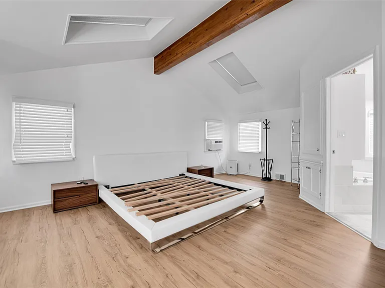 1444 Bennaville Ave — Photo 16