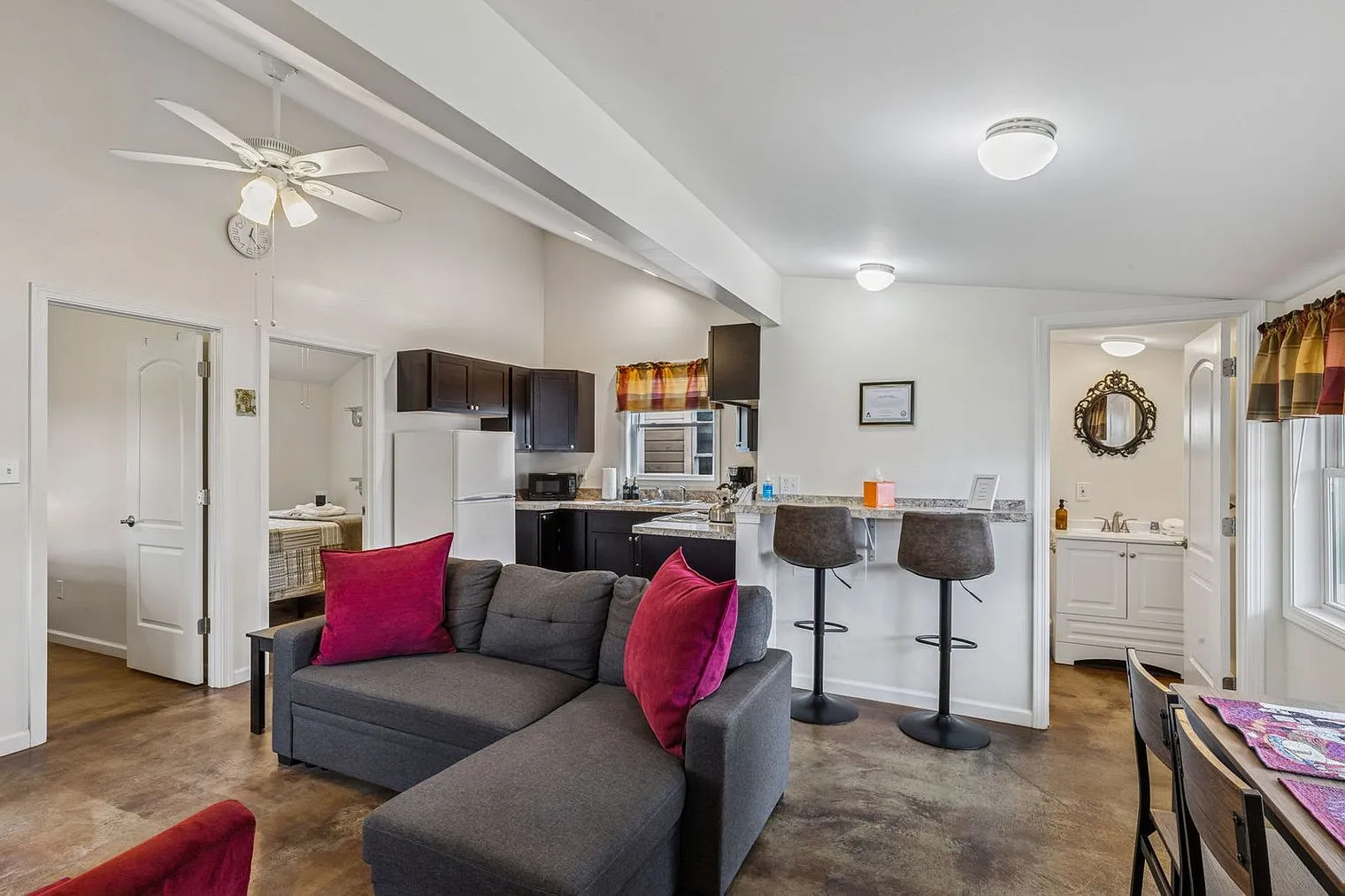 5 bed, 3.0 bath, 1194 sqft, $6,460 — Photo 2