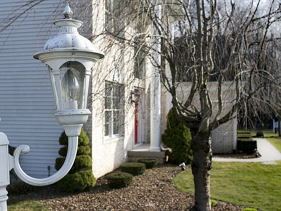 2nd image of 12 Parnell Ave NE