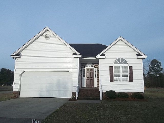 1st image of 932 Sandberg Ln