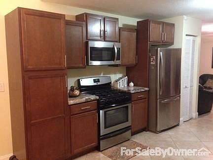 1st image of 5904 Deerfield Pl