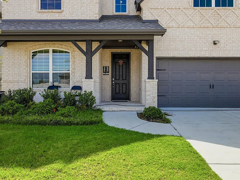 105 Portina Dr — Photo 2