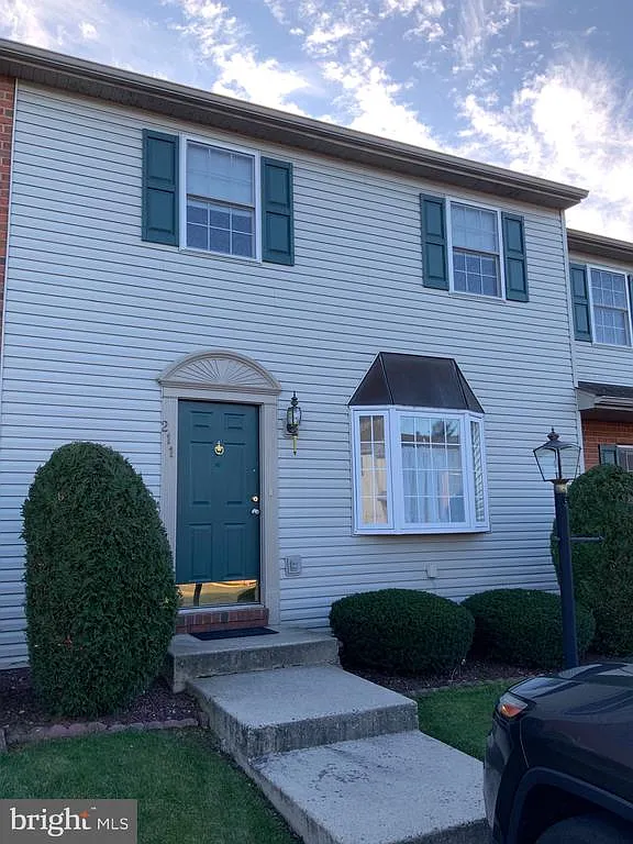 211 Nicole Way photo 1