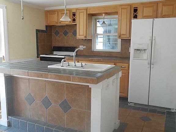 3rd image of 268 Ann St