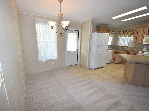 5th image of 38 Beechwood Ln