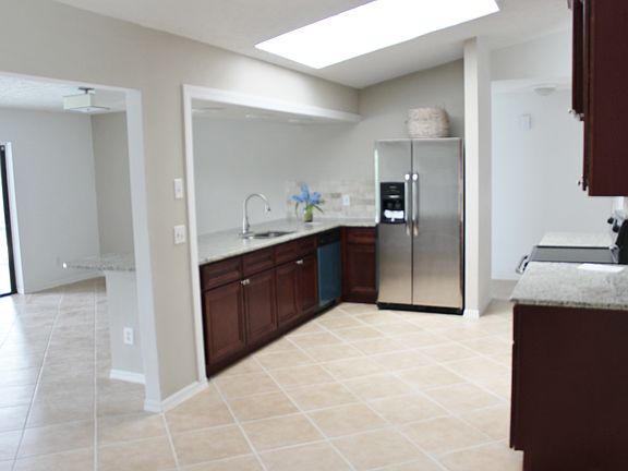 3rd image of 244 Sw Essex Drive