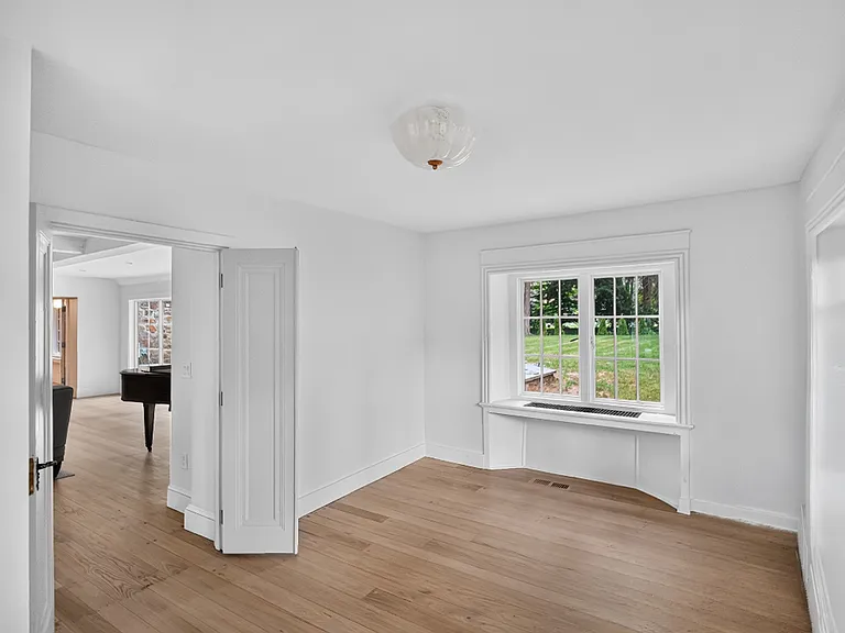 1085 Ridge Rd — Photo 31