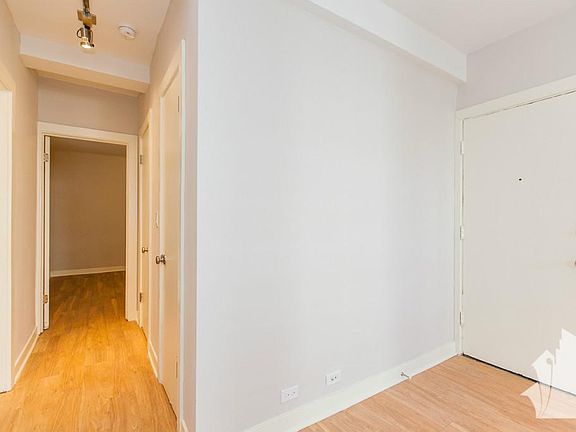 4th image of 511 W Belmont Ave APT 8L