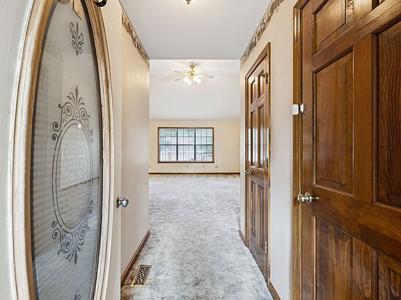 3rd image of 120 Green Vale Dr