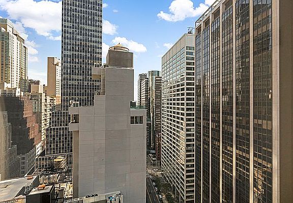 5th image of 75 Wall St APT 24O