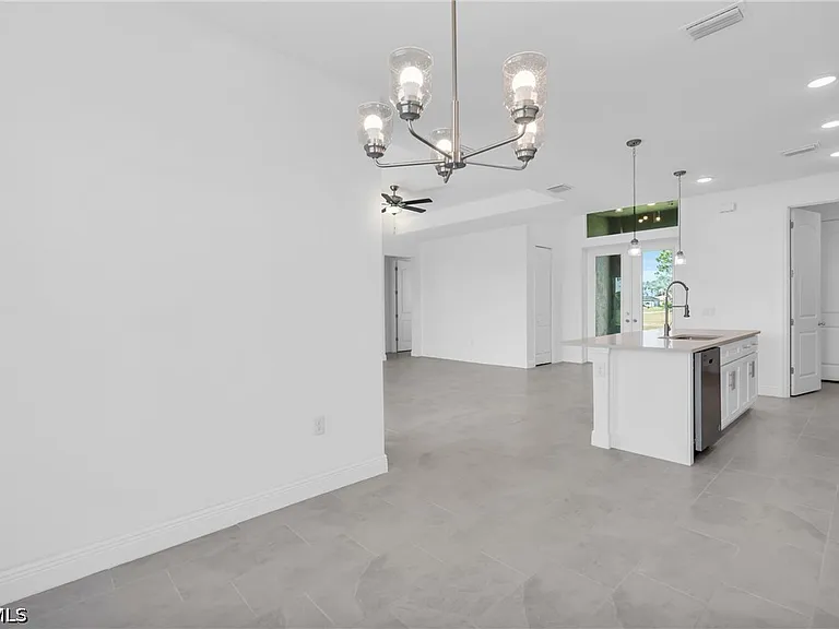 526 NW 9th St — Photo 8