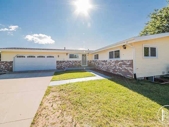 3rd image of 3955 Butternut Dr NE
