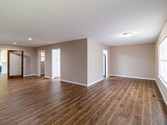 4th image of 3712 Springdale Cir