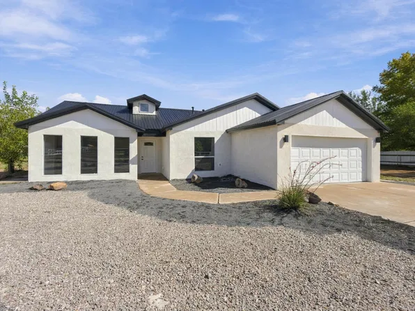 15 Omar Rd, Los Lunas, NM 87031