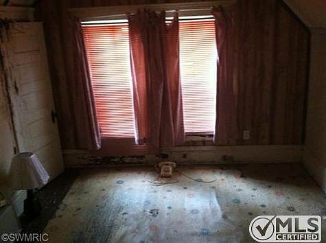 1st image of 410 Wood St N