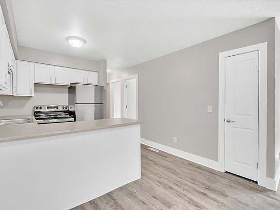 4th image of 946 Vincent Ct #1355
