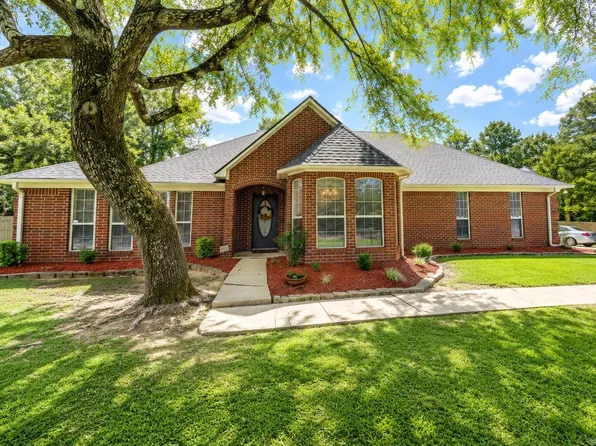 204 Boulder Ridge Cir, Texarkana, AR 71854