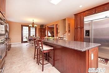 5th image of 4 Brookline Ct