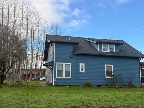 5th image of 303 Pioneer St APT 2