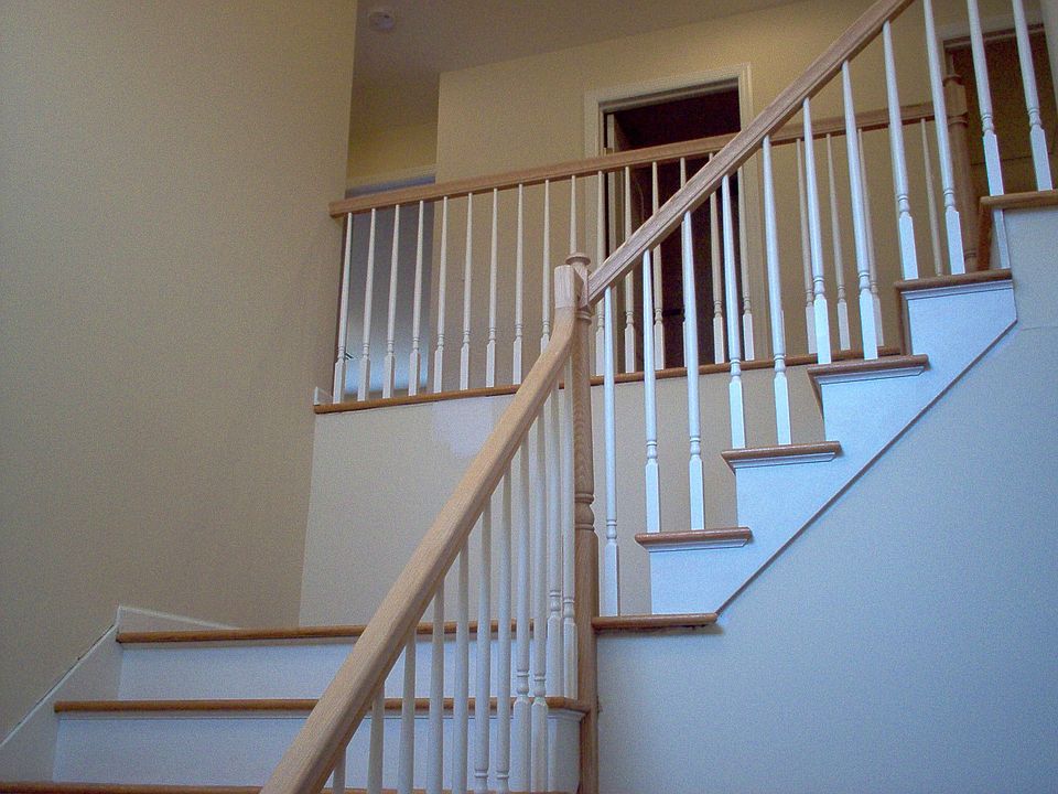 2 STORY ENTRY FOYER