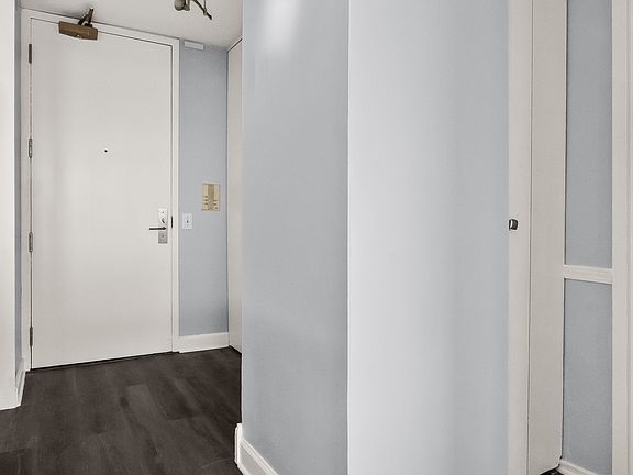 4th image of 4343 N Clarendon Ave APT 2012