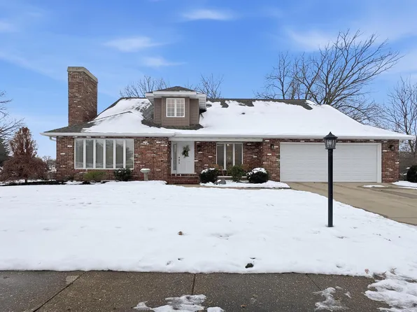 1102 Tottenham Ct, Washington, IL 61571