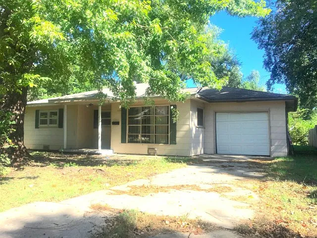 1221 Fair St — Photo 1