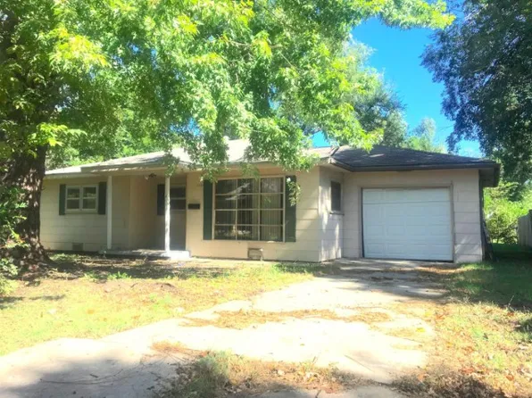 1221 Fair St, Junction City, KS 66441