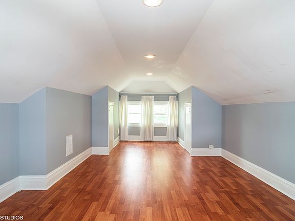 5th image of 7836 W Oakleaf Ave